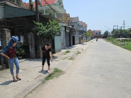 Lời kể của thiếu nữ bị cạo sạch lông mày và cắt tóc - 2 Đoạn đường nơi em Th. bi chúng bắt cóc